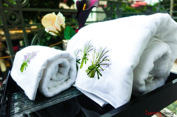 Embroidered towel - Big size 70x120cm - flower bunch